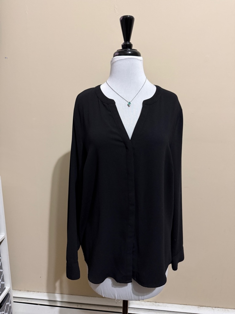 Apt. 9 women’s blouse - EUC.